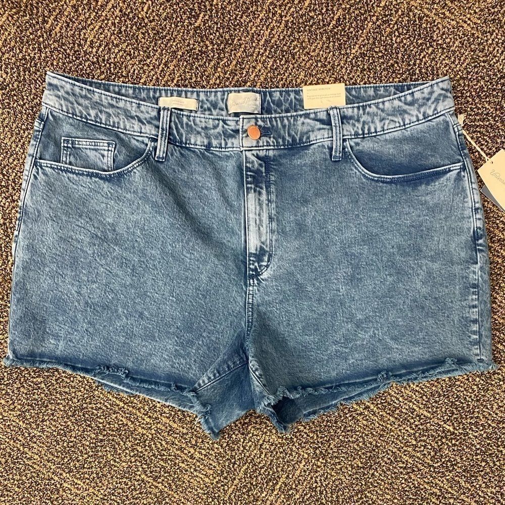 Universal Thread Vintage Midi Stretch medium acid wash denim‎ Shorts
